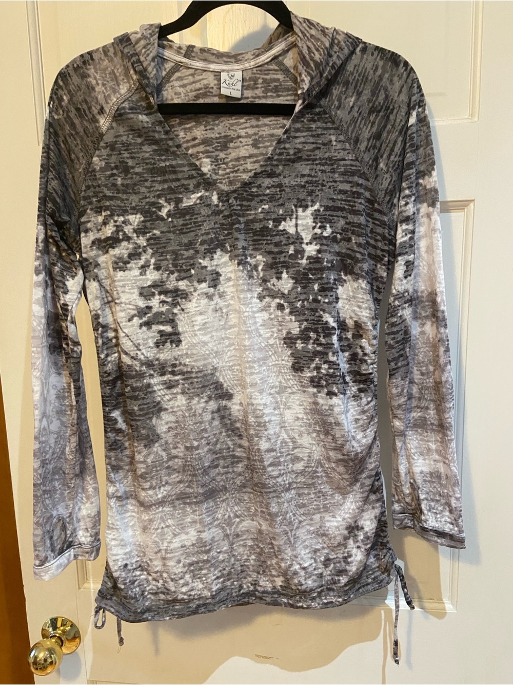Kuhl Women's Hooded Long-Sleeve Top in Gray and White Tie-Dye